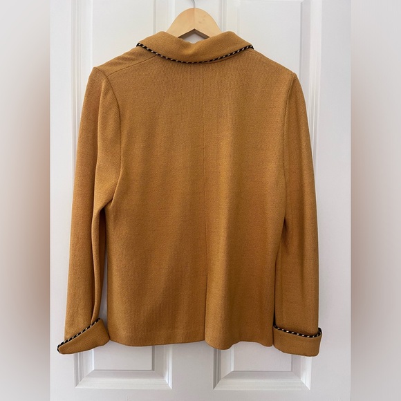 St John Knit Suit Jacket and Skirt Set *Vintage* - Picture 2 of 5